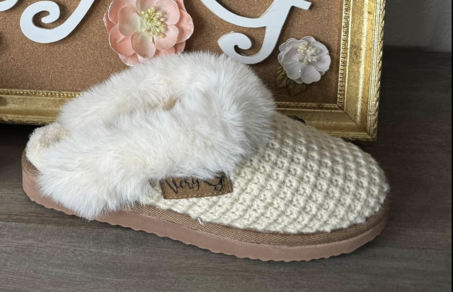 Very G Knit Slippers Cream